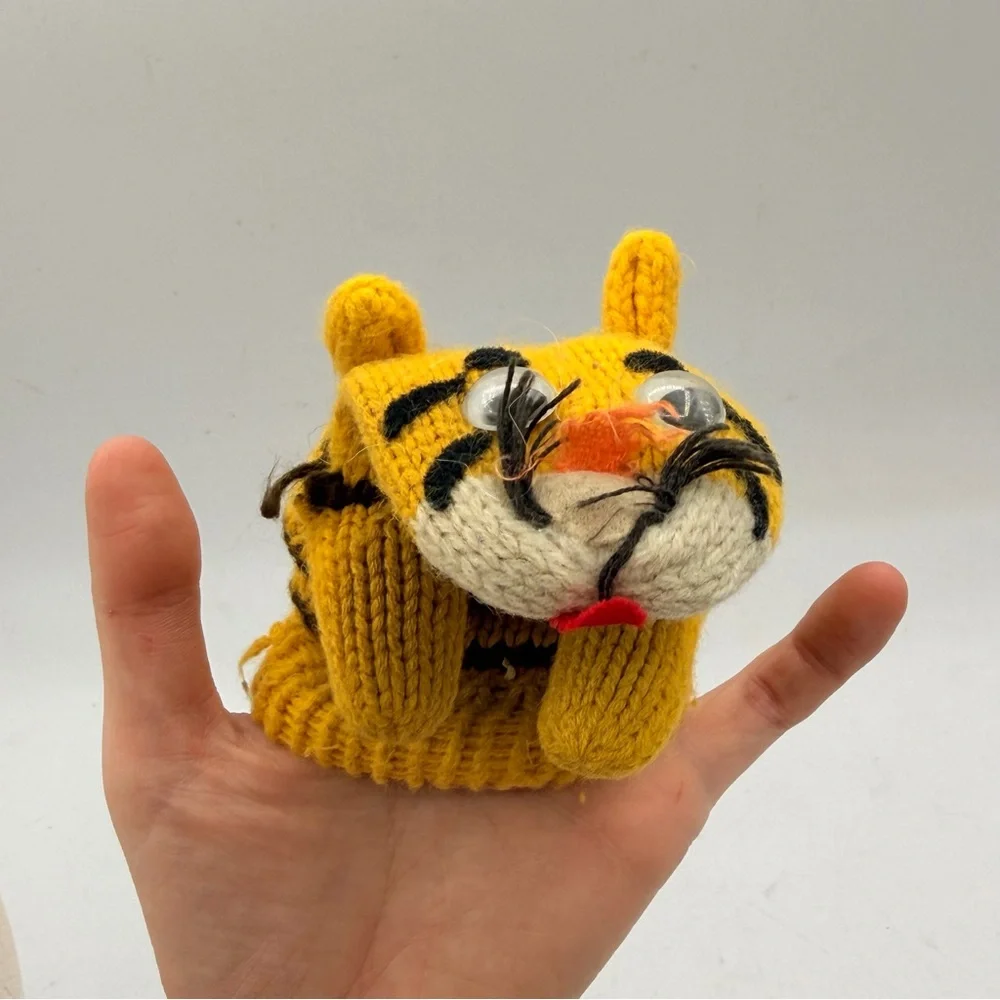 VTG Child’s Tiger Knit Mitten Hand Puppet